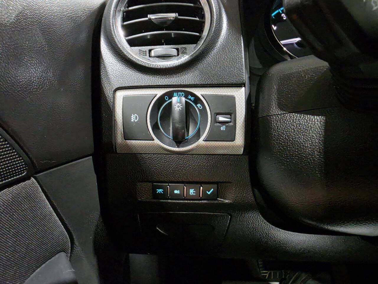 Used 2012 Chevrolet Captiva Sport LS FWD image 35
