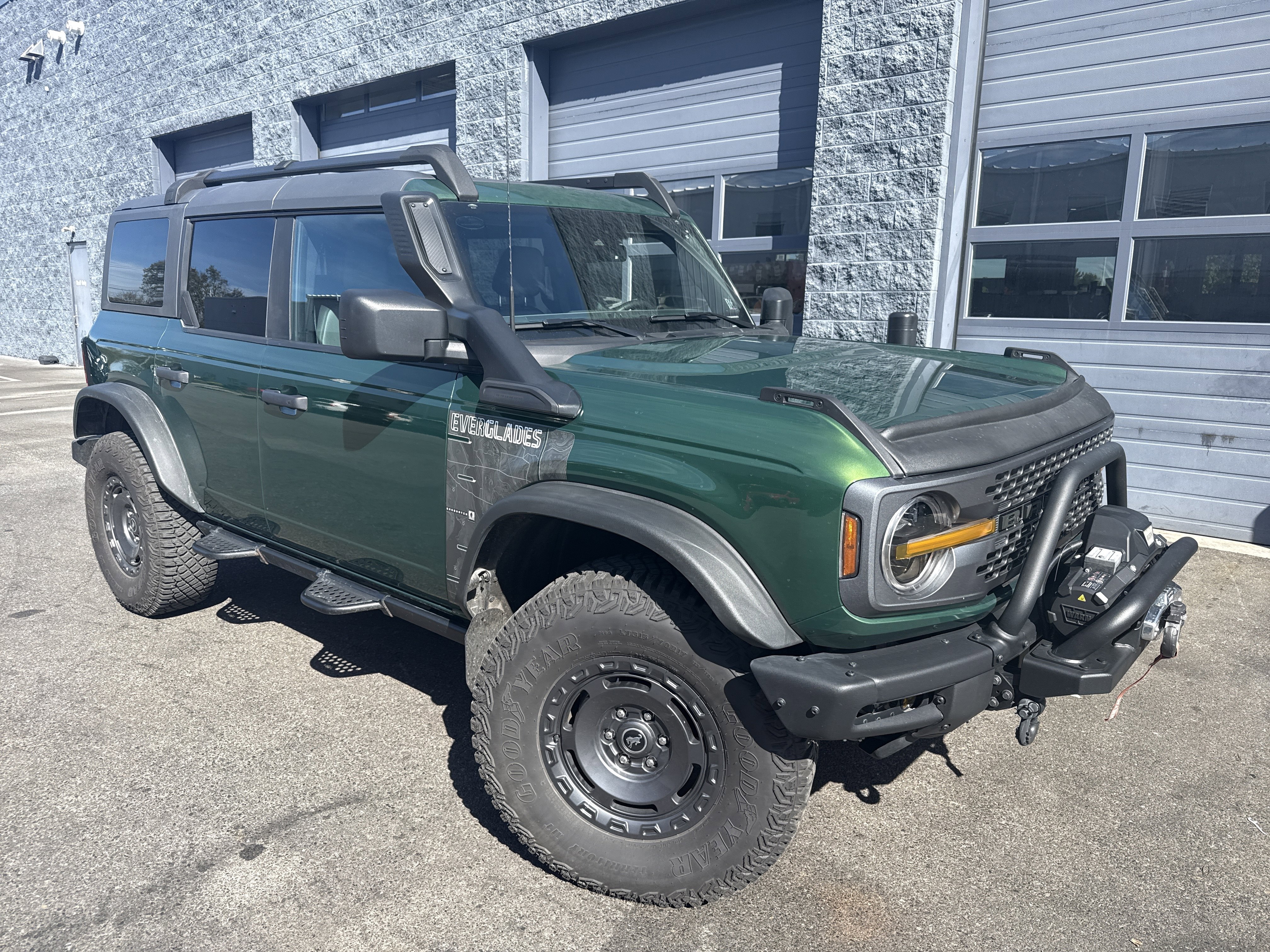 Used 2024 Ford Bronco Everglades image 9