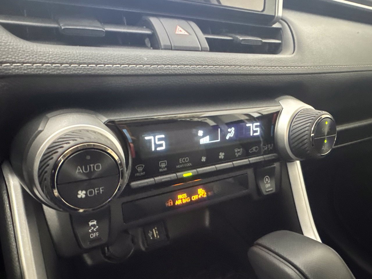 Used 2025 Toyota RAV4 XLE w/ Convenience Package FWD image 25