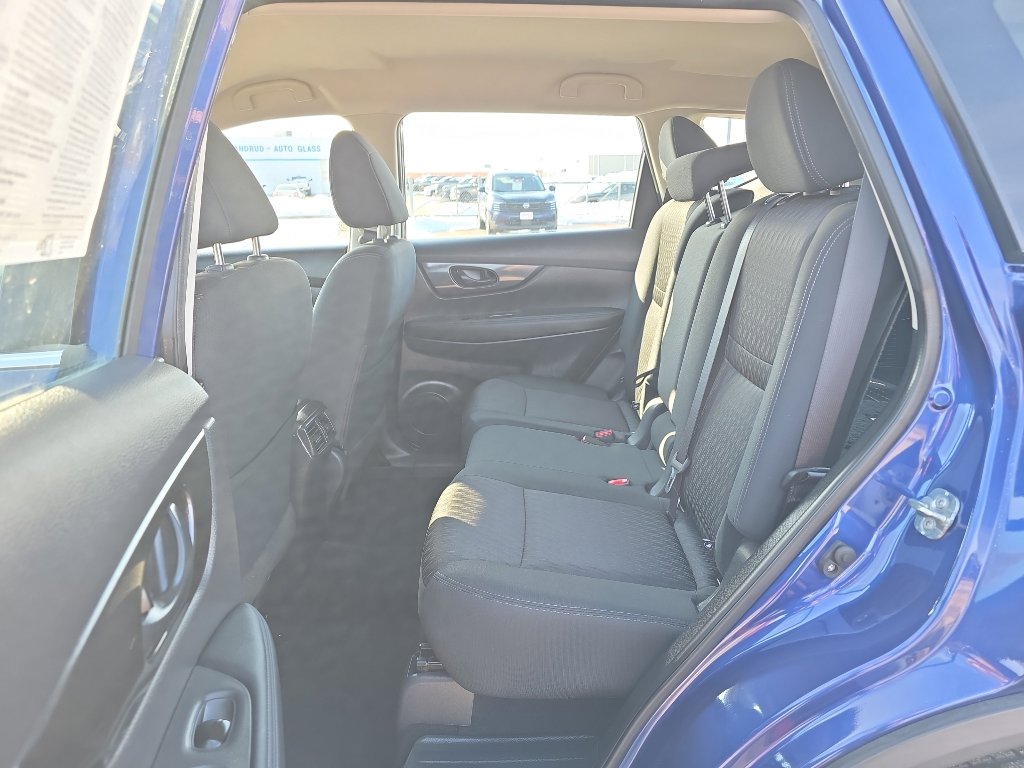Used 2019 Nissan Rogue S image 16