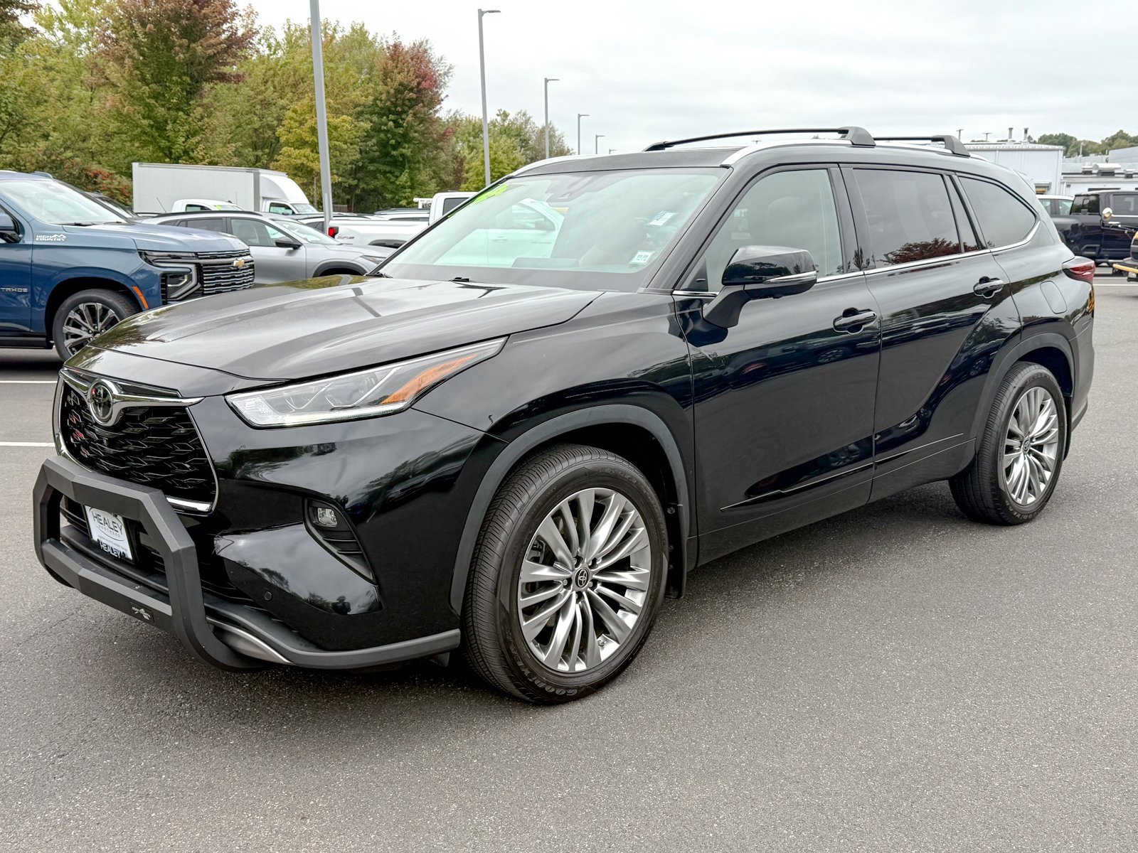 Used 2024 Toyota Highlander Platinum image 3