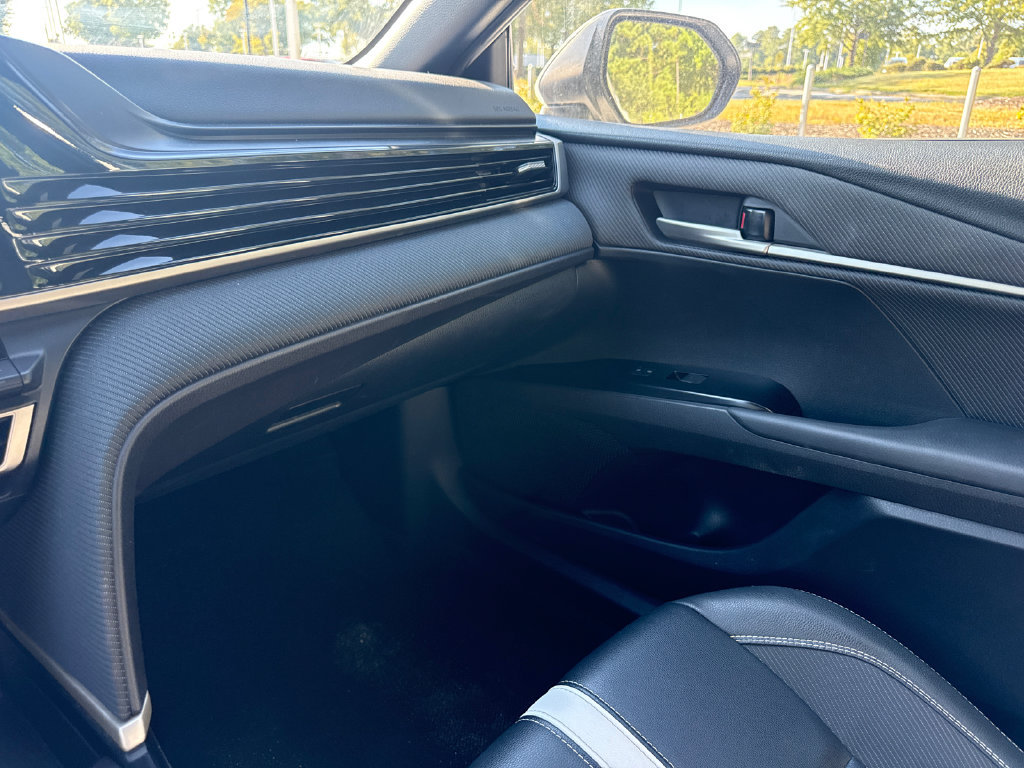 Used 2025 Toyota Camry SE FWD image 17