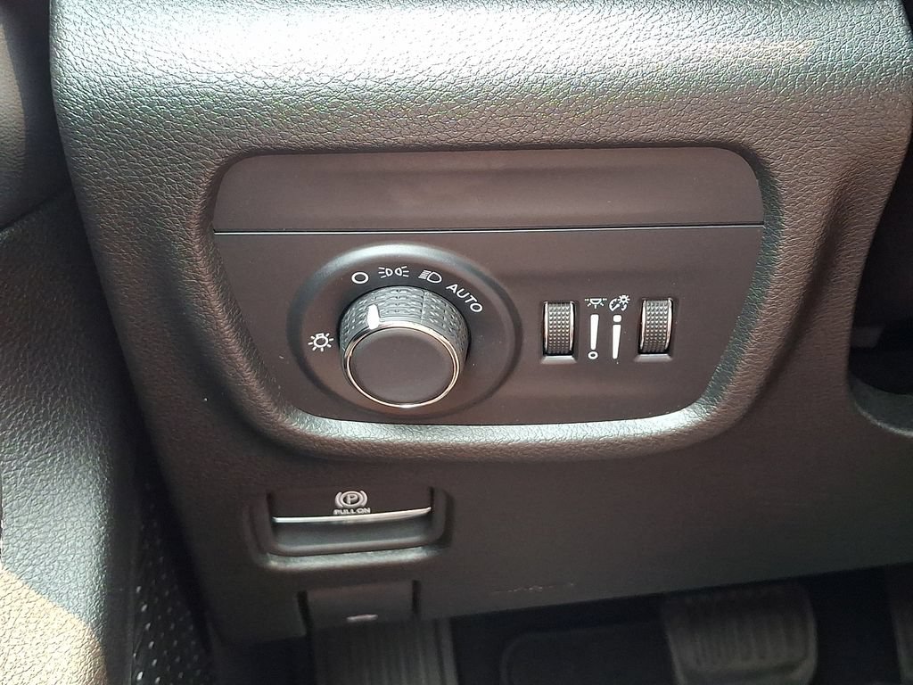Used 2024 Jeep Grand Cherokee Laredo w/ Luxury Tech Group I AWD/4WD image 22