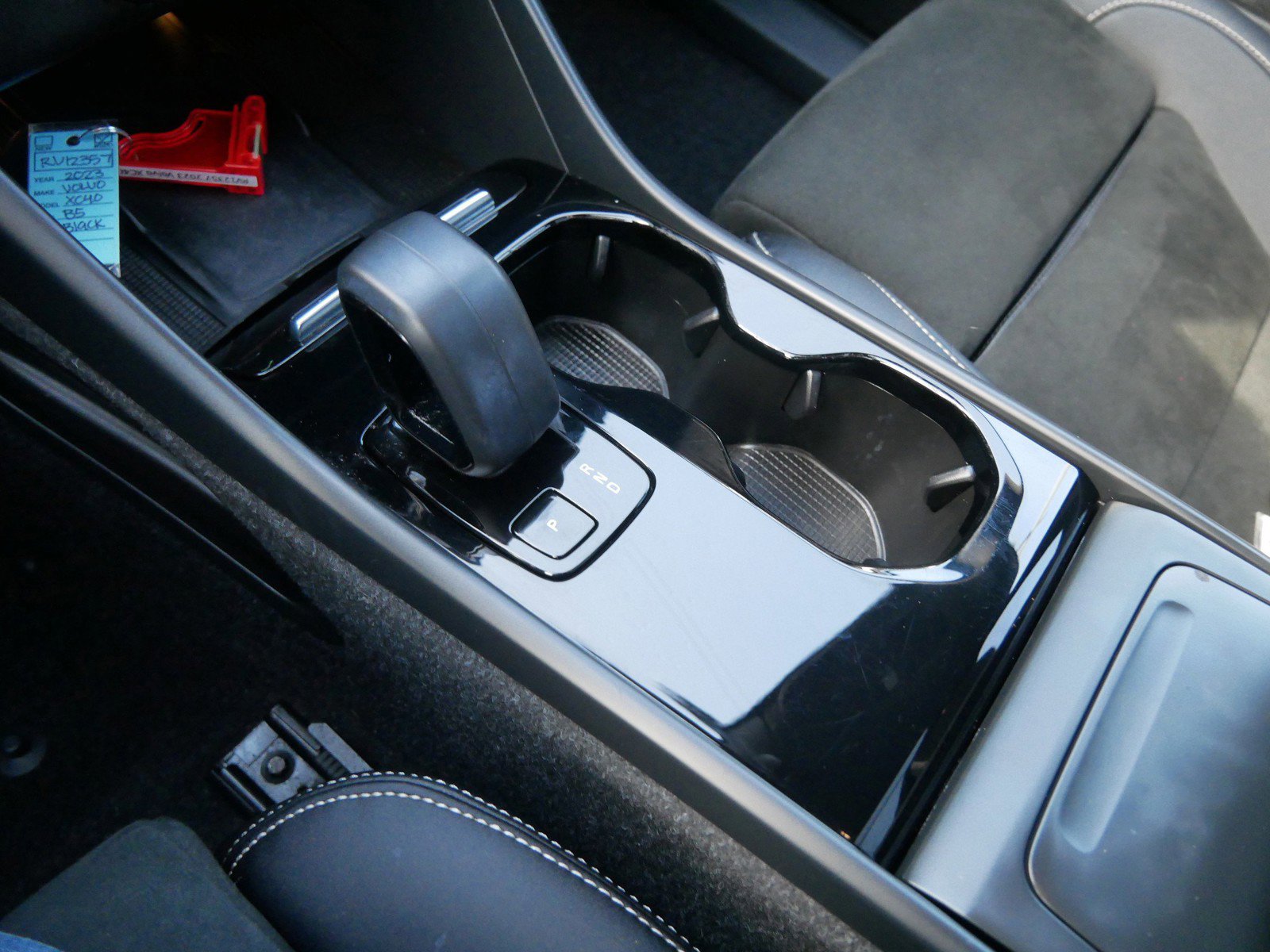 Certified 2023 Volvo XC40 Recharge Ultimate image 18