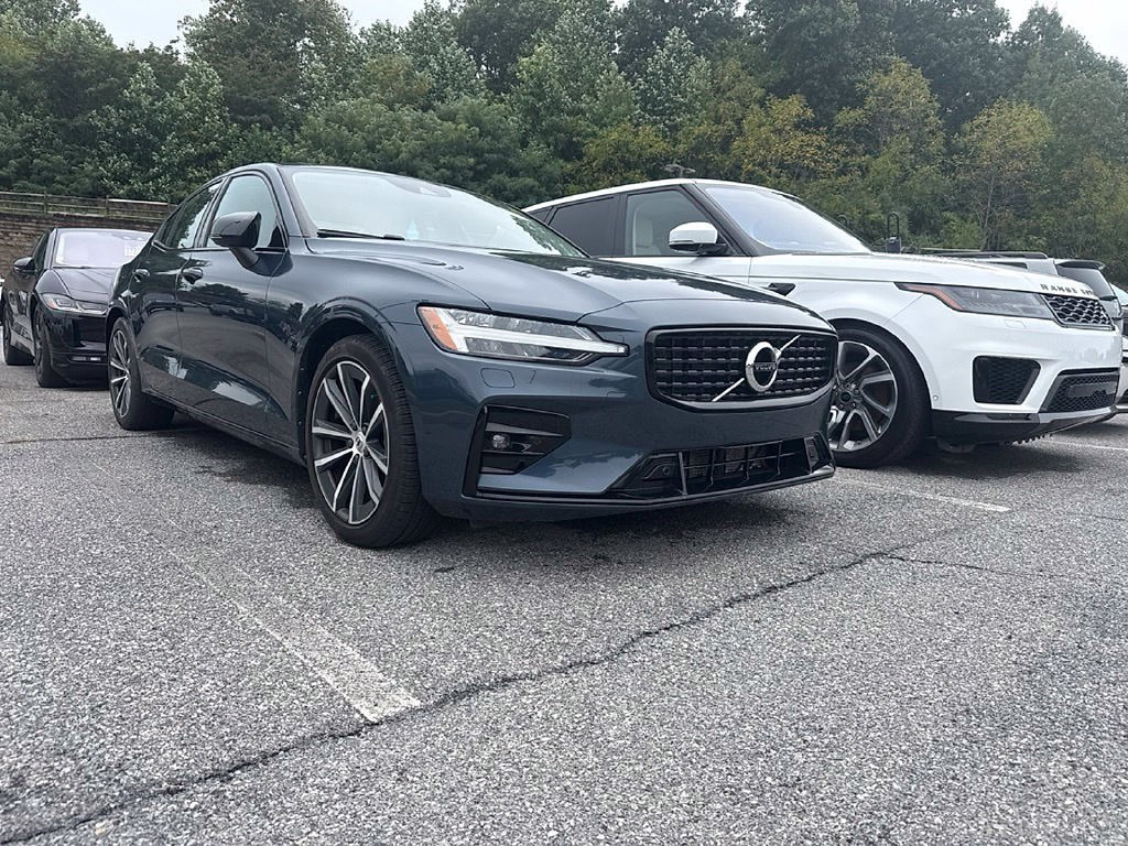 Used 2022 Volvo S60 B5 Momentum w/ Premium Package FWD image 1