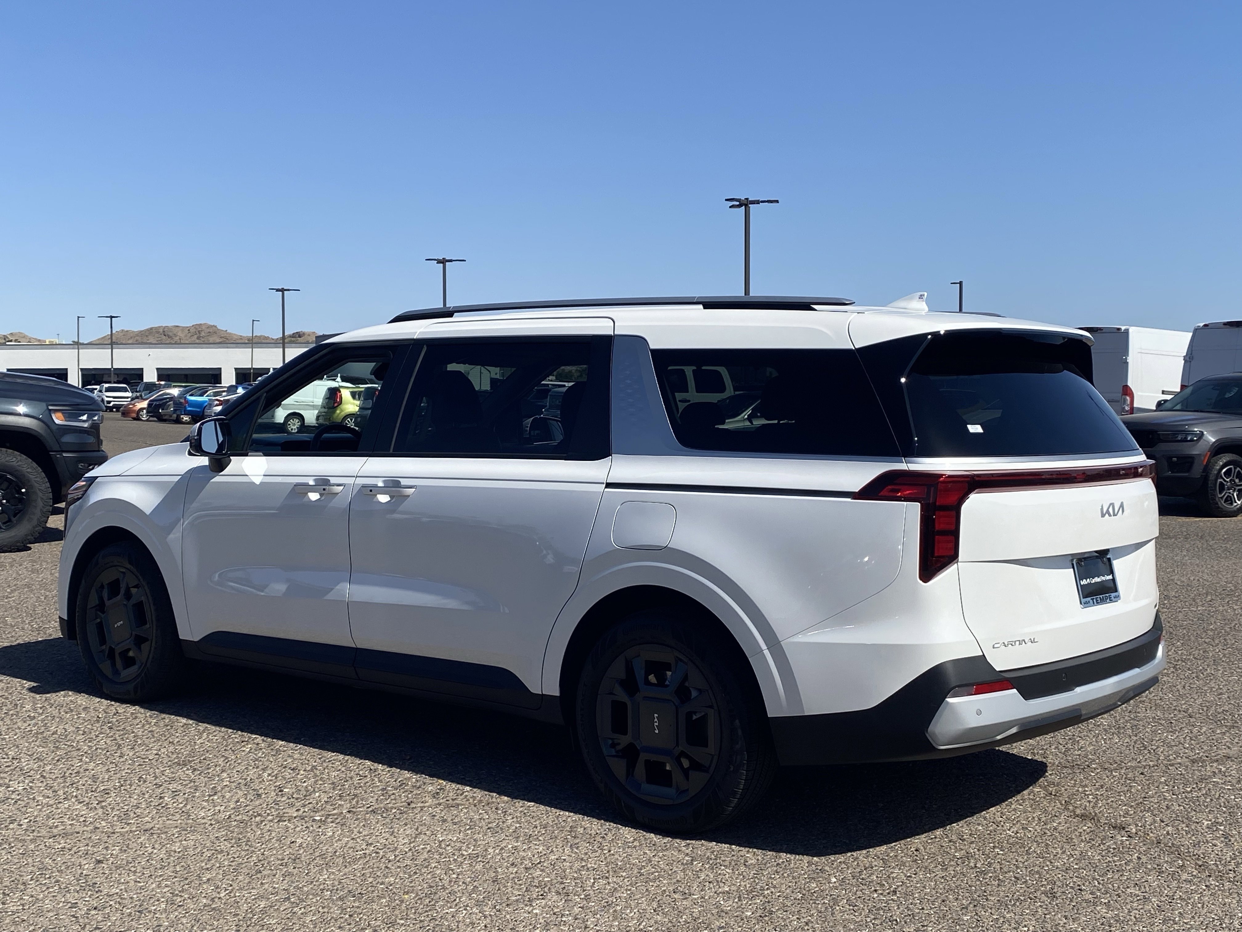 Certified 2026 Kia Carnival EX FWD image 4
