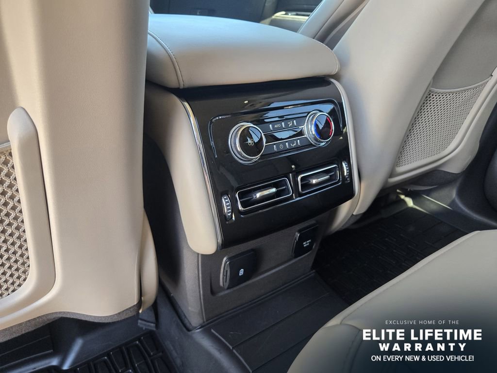 Used 2023 Lincoln Aviator AWD image 29