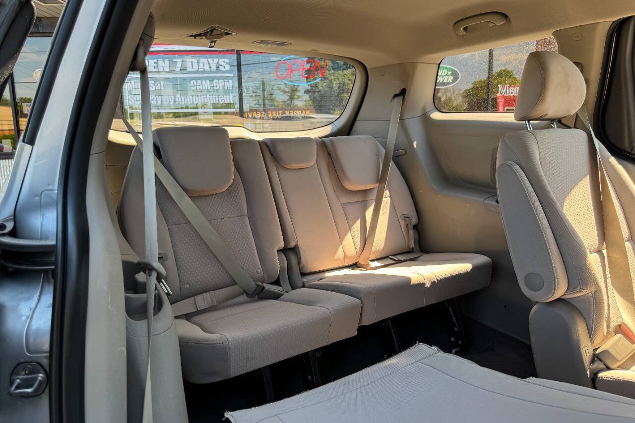 Used 2018 Kia Sedona L FWD image 15