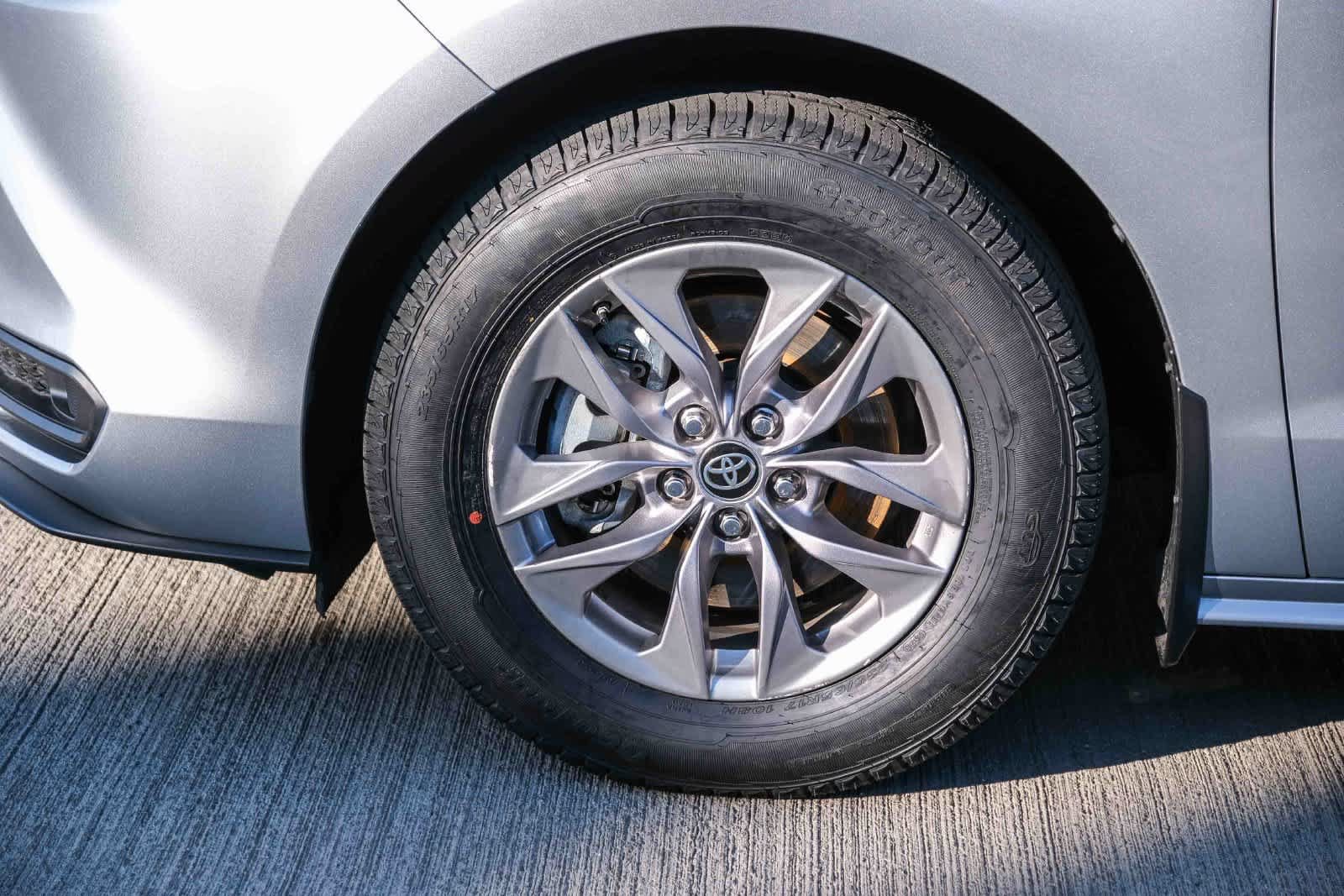 Used 2024 Toyota Sienna LE w/ LE Plus Package FWD image 10
