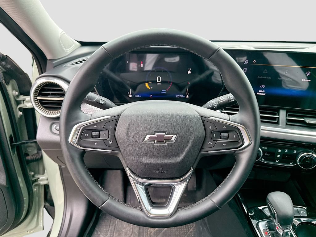 Used 2025 Chevrolet Trax ACTIV w/ Driver Confidence Package FWD image 13