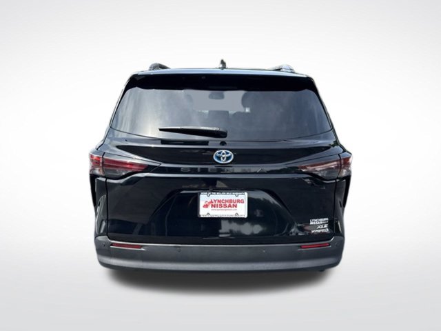 Used 2023 Toyota Sienna XLE FWD image 7