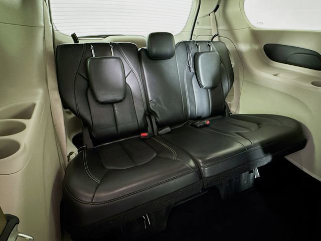 Used 2023 Chrysler Pacifica Touring-L image 26