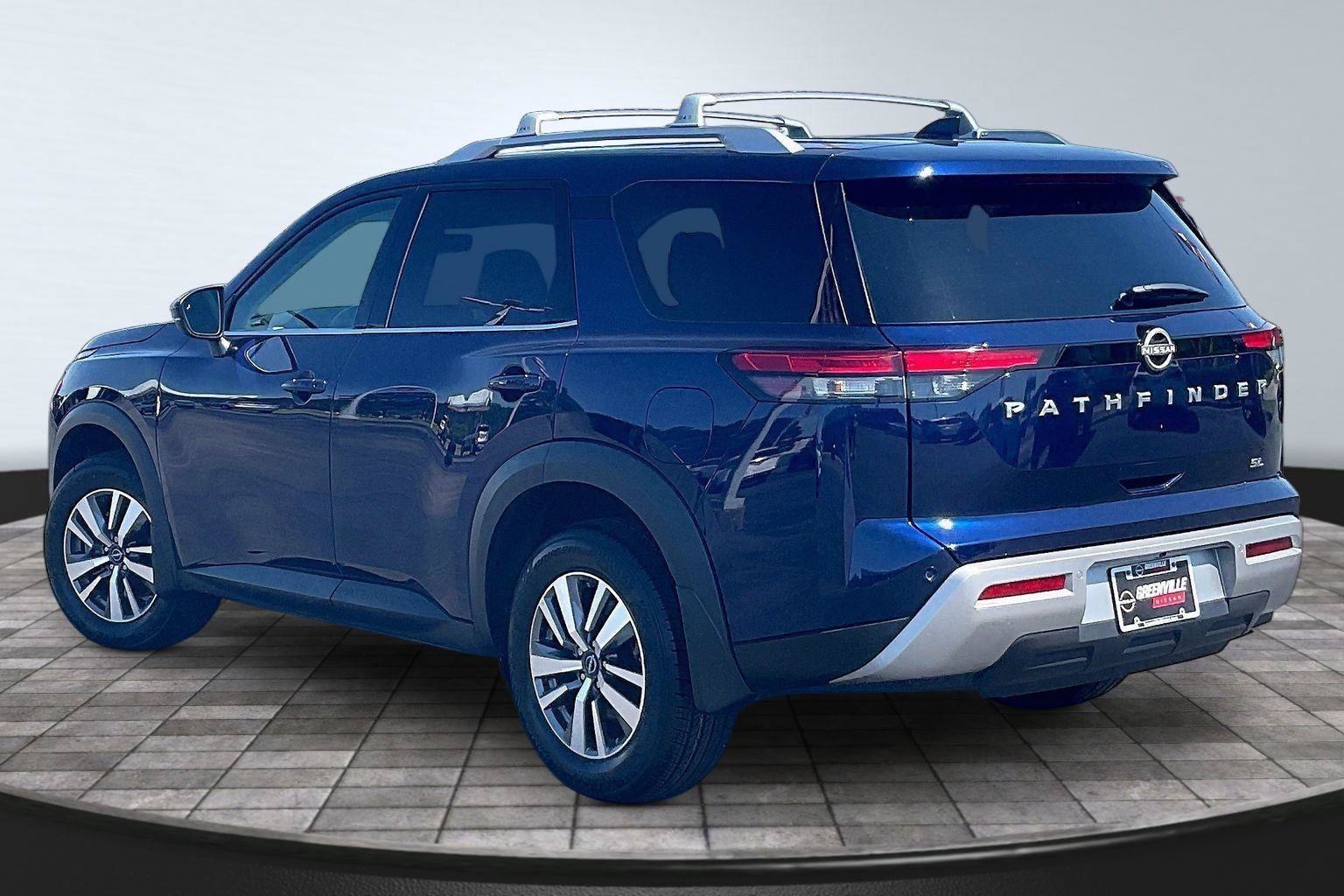 Certified 2024 Nissan Pathfinder SL FWD image 3