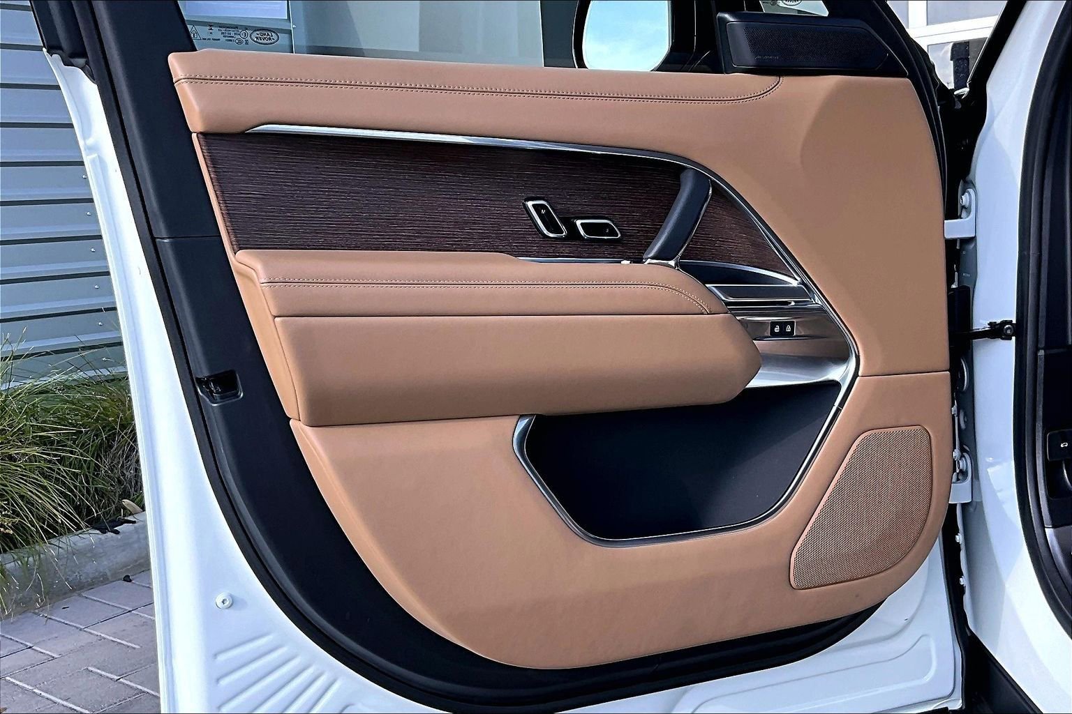 Used 2025 Land Rover Range Rover Long Wheelbase SE image 22