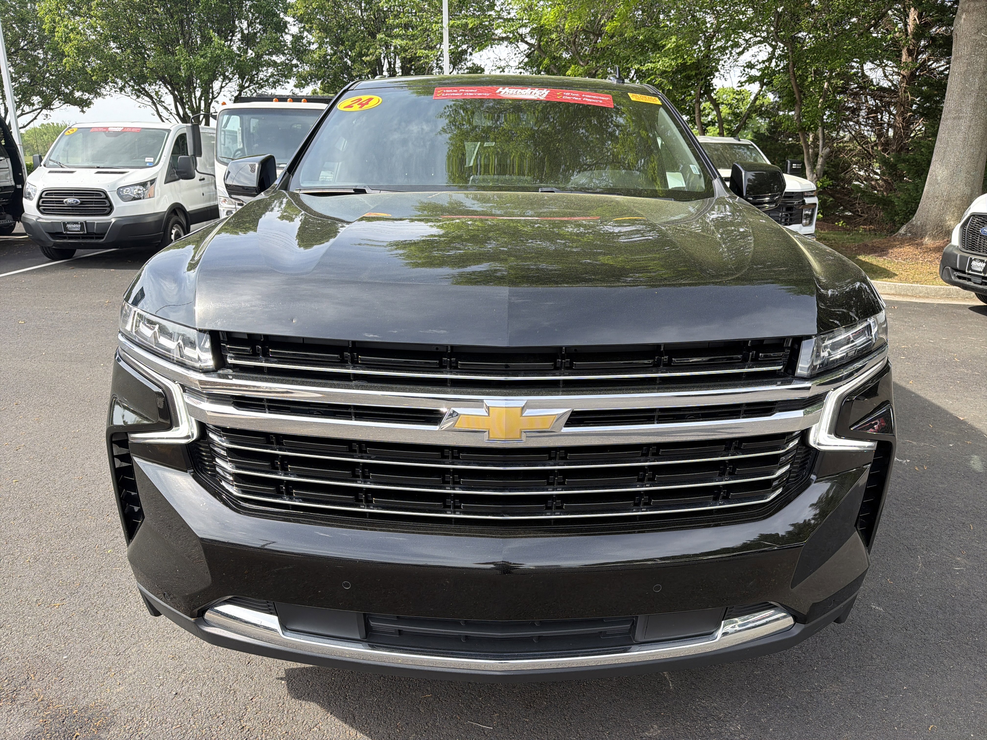 Used 2024 Chevrolet Suburban LT AWD/4WD image 3