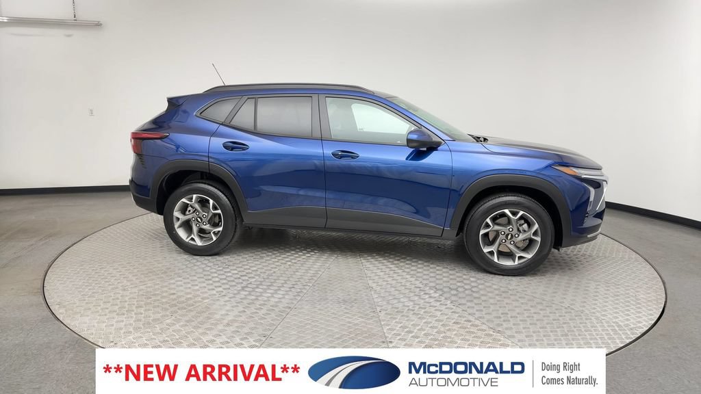 Used 2024 Chevrolet Trax LT w/ Driver Confidence Package FWD image 9