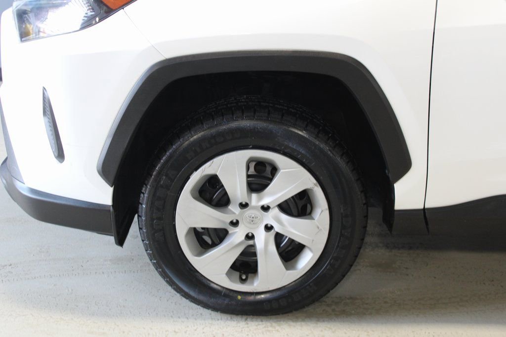 Used 2021 Toyota RAV4 LE image 5