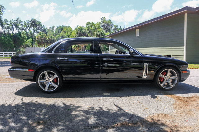 Used 2006 Jaguar XJ Vanden Plas Super V8 Portfolio RWD image 9