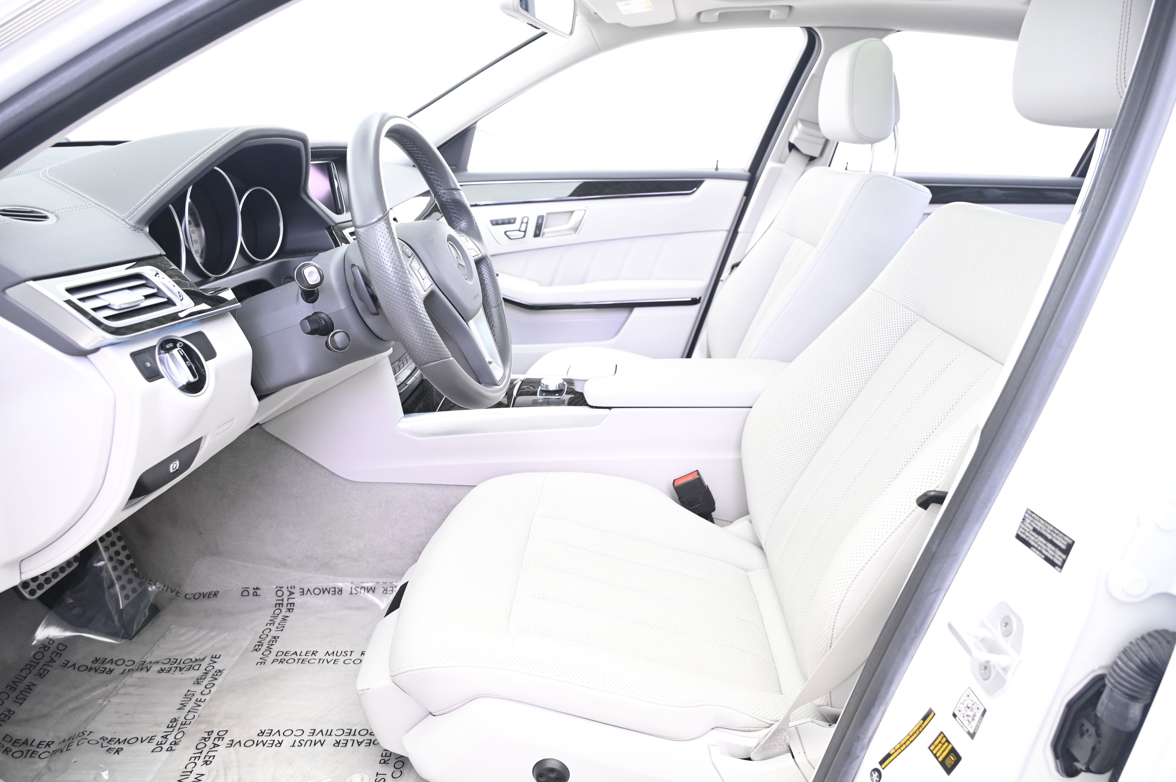 Used 2015 Mercedes-Benz E 400 4MATIC Sedan image 29