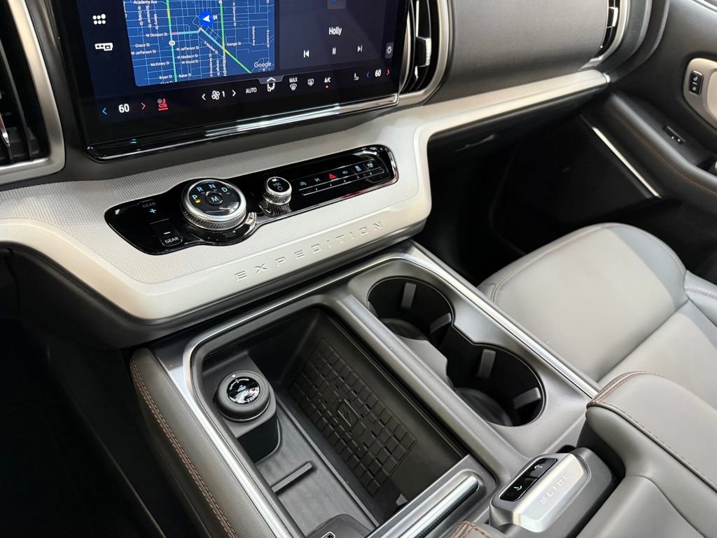 New 2025 Ford Expedition Active image 18