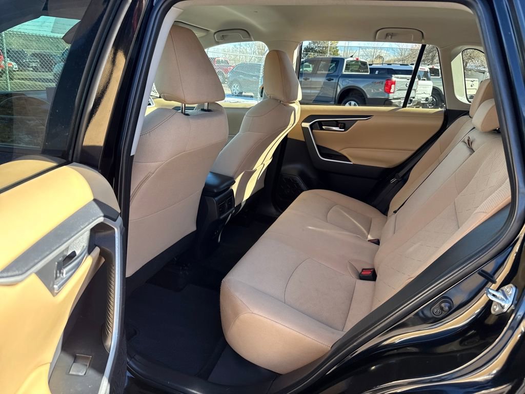 Used 2021 Toyota RAV4 XLE w/ Carpet Mat Package (TMS) image 18