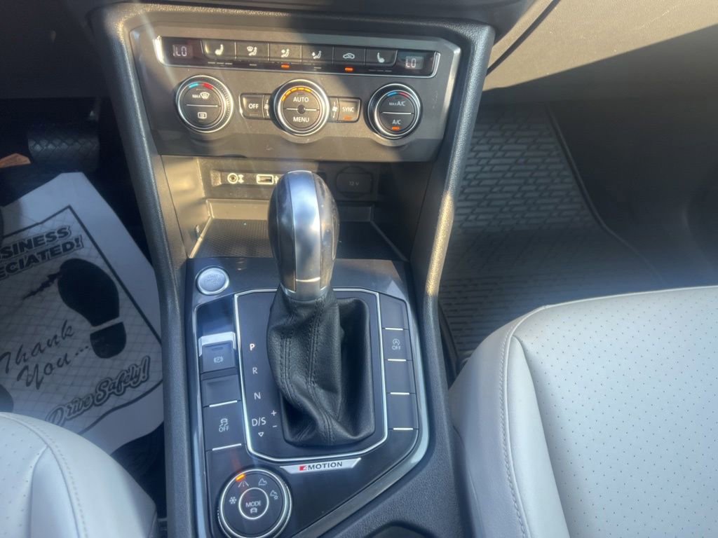 Used 2018 Volkswagen Tiguan SEL AWD/4WD image 23