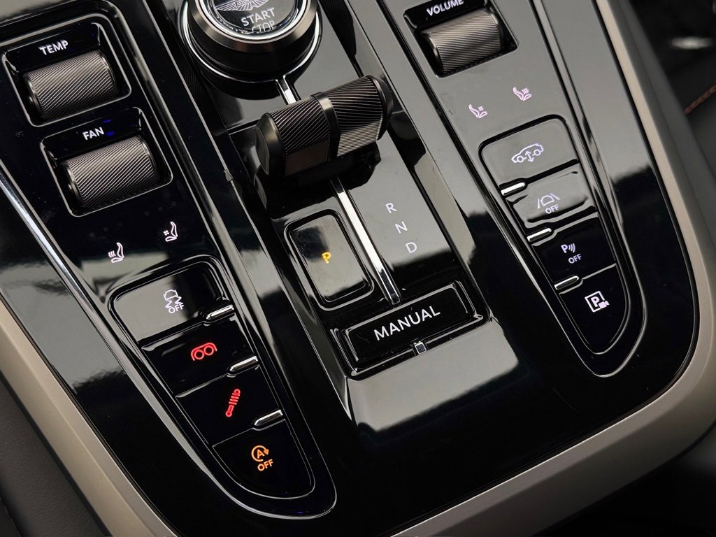 New 2025 Aston Martin DBX 707 image 23