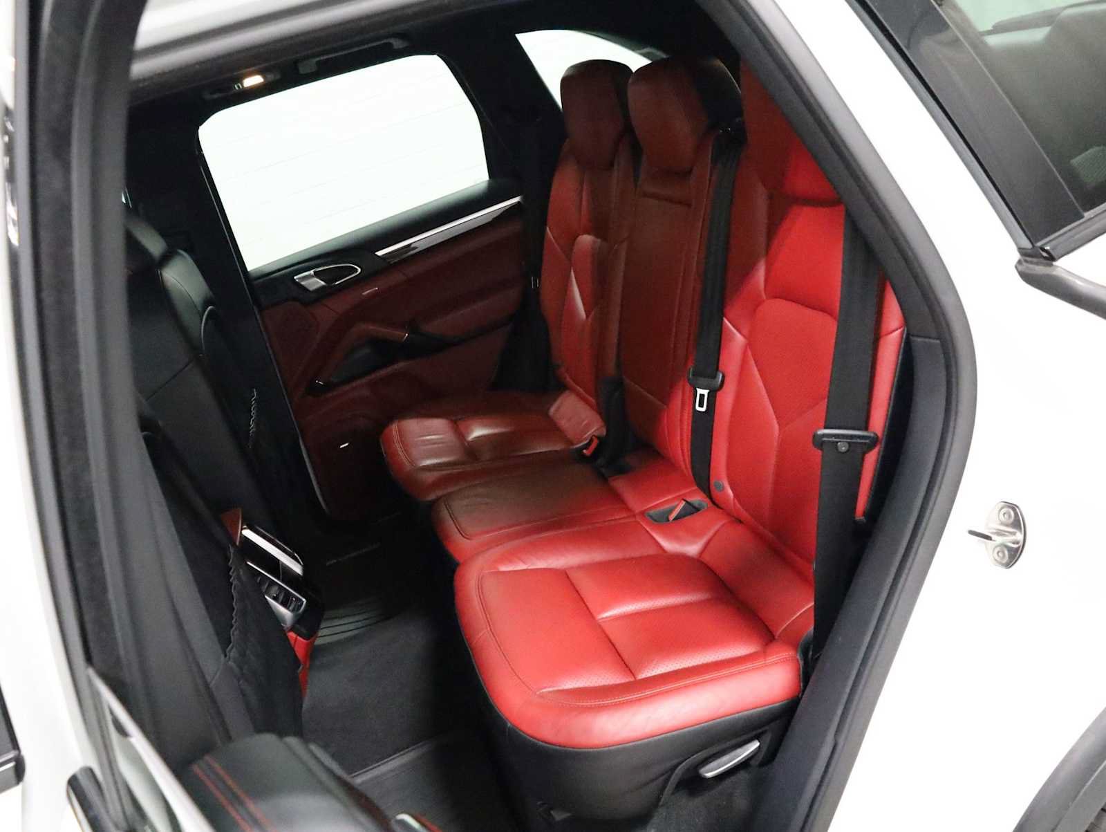 Used 2016 Porsche Cayenne AWD/4WD image 36