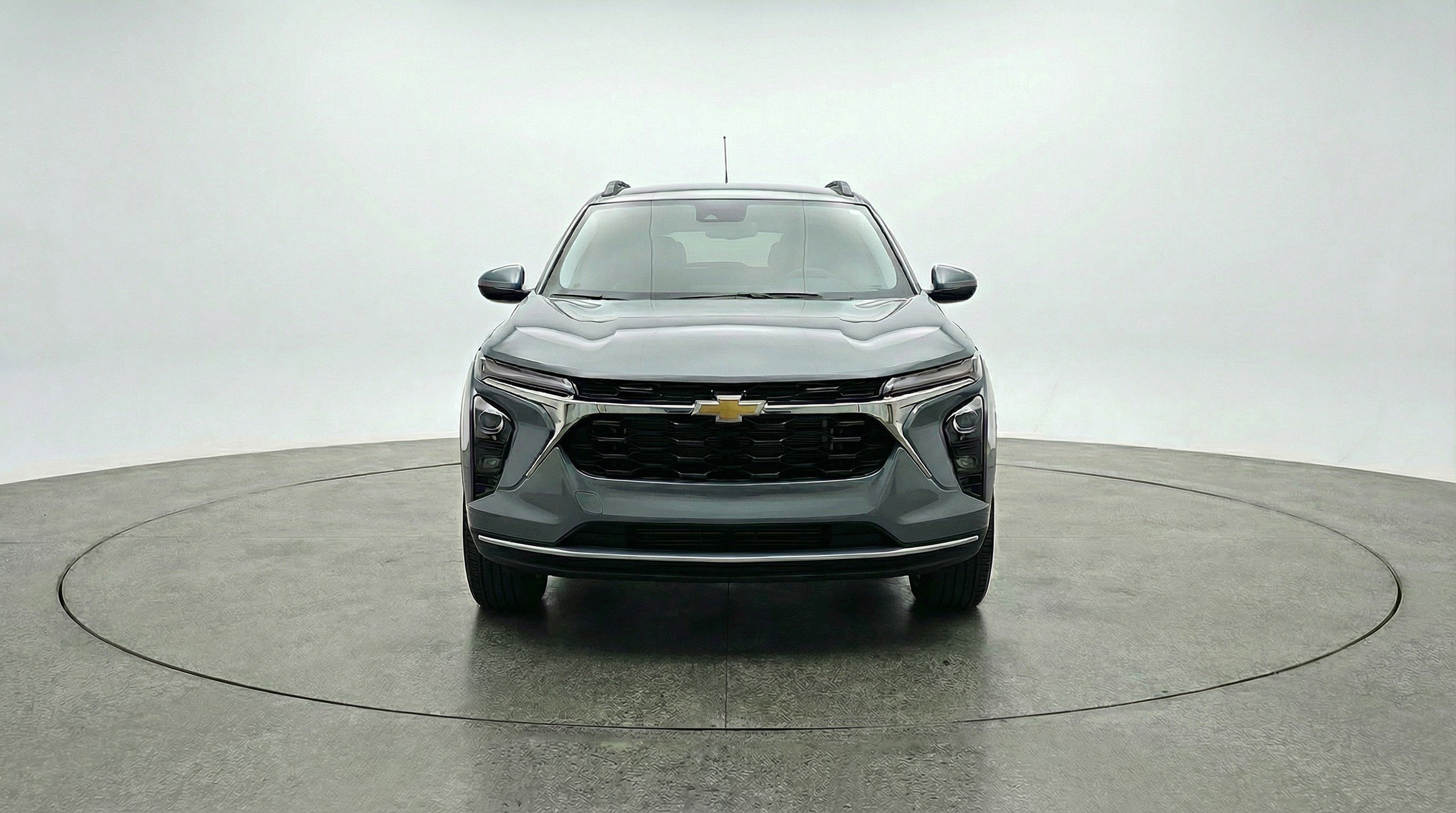 Used 2025 Chevrolet Trax LT image 2
