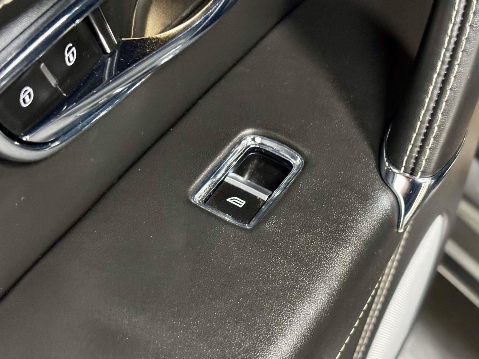 Used 2018 Bentley Bentayga AWD/4WD image 20