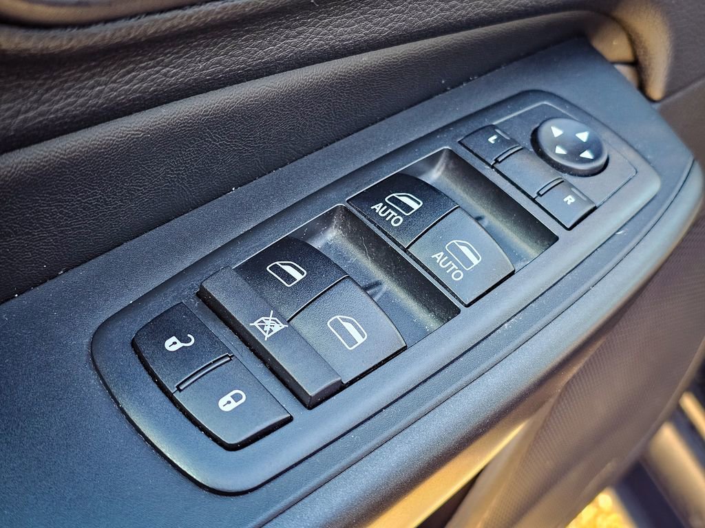 Used 2019 Jeep Cherokee Trailhawk w/ Cold Weather Group image 10