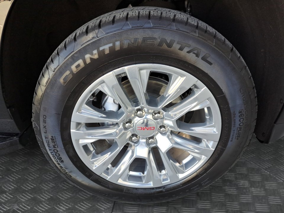 Used 2025 GMC Yukon Denali AWD/4WD image 17
