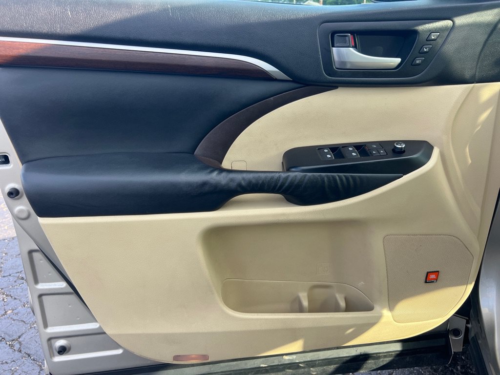 Used 2014 Toyota Highlander Limited AWD/4WD image 10
