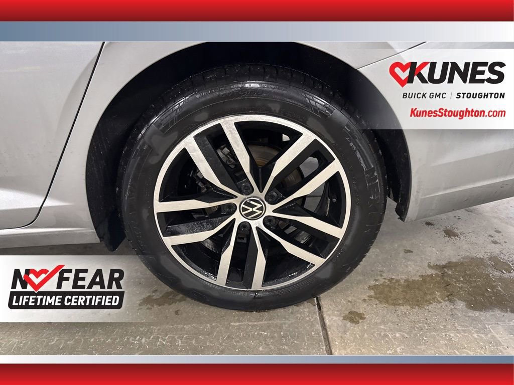 Used 2025 Volkswagen Jetta SE image 18