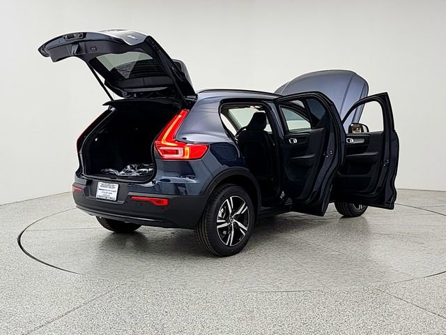 New 2026 Volvo XC40 B5 Core w/ Climate Package image 11