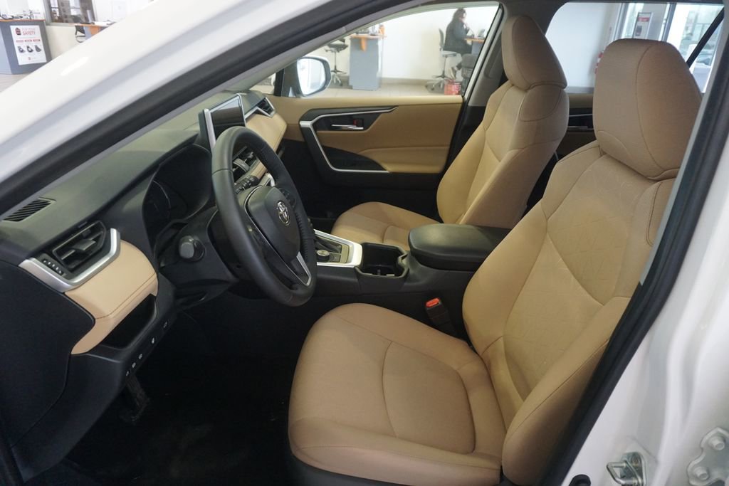 Used 2025 Toyota RAV4 XLE w/ Convenience Package AWD/4WD image 20