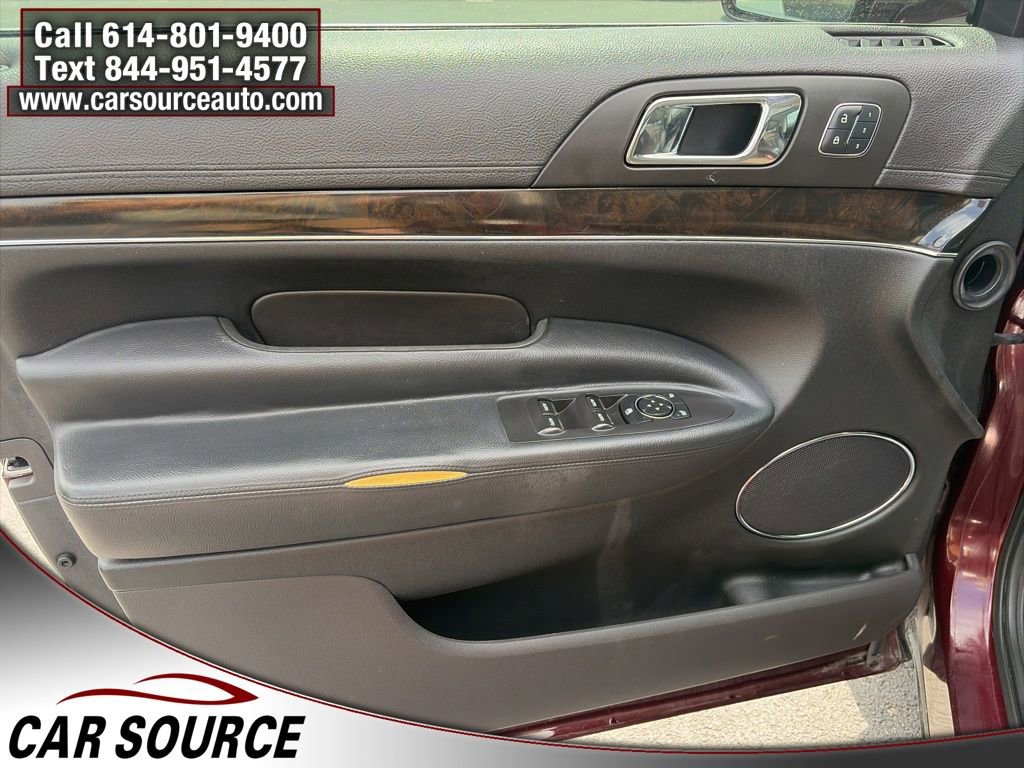 Used 2017 Lincoln MKT AWD image 18