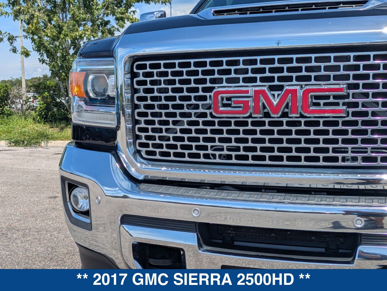 Used 2017 GMC Sierra 2500 SLT w/ Suspension Package, Off-Road AWD/4WD image 10