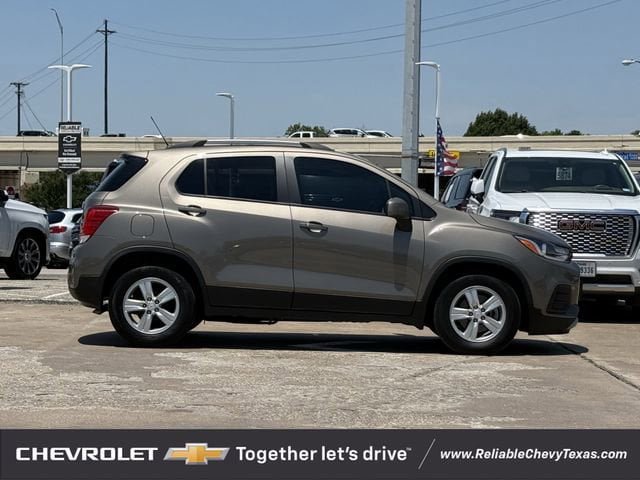 Used 2022 Chevrolet Trax LT w/ LT Convenience Package FWD image 5