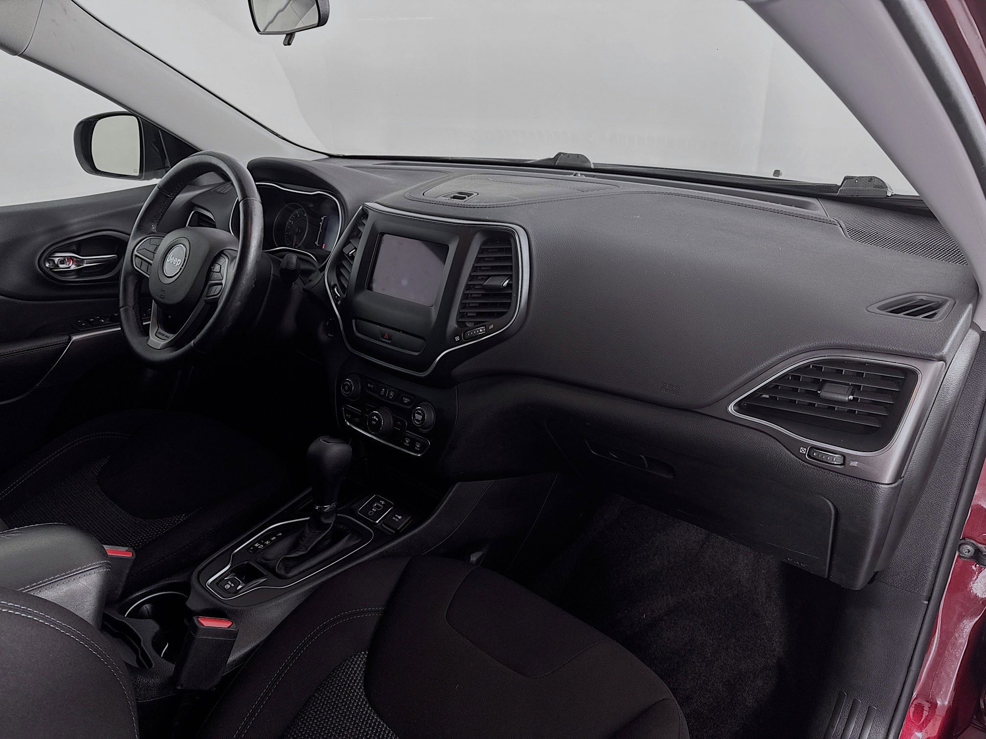 Used 2019 Jeep Cherokee Latitude w/ Cold Weather Group image 28