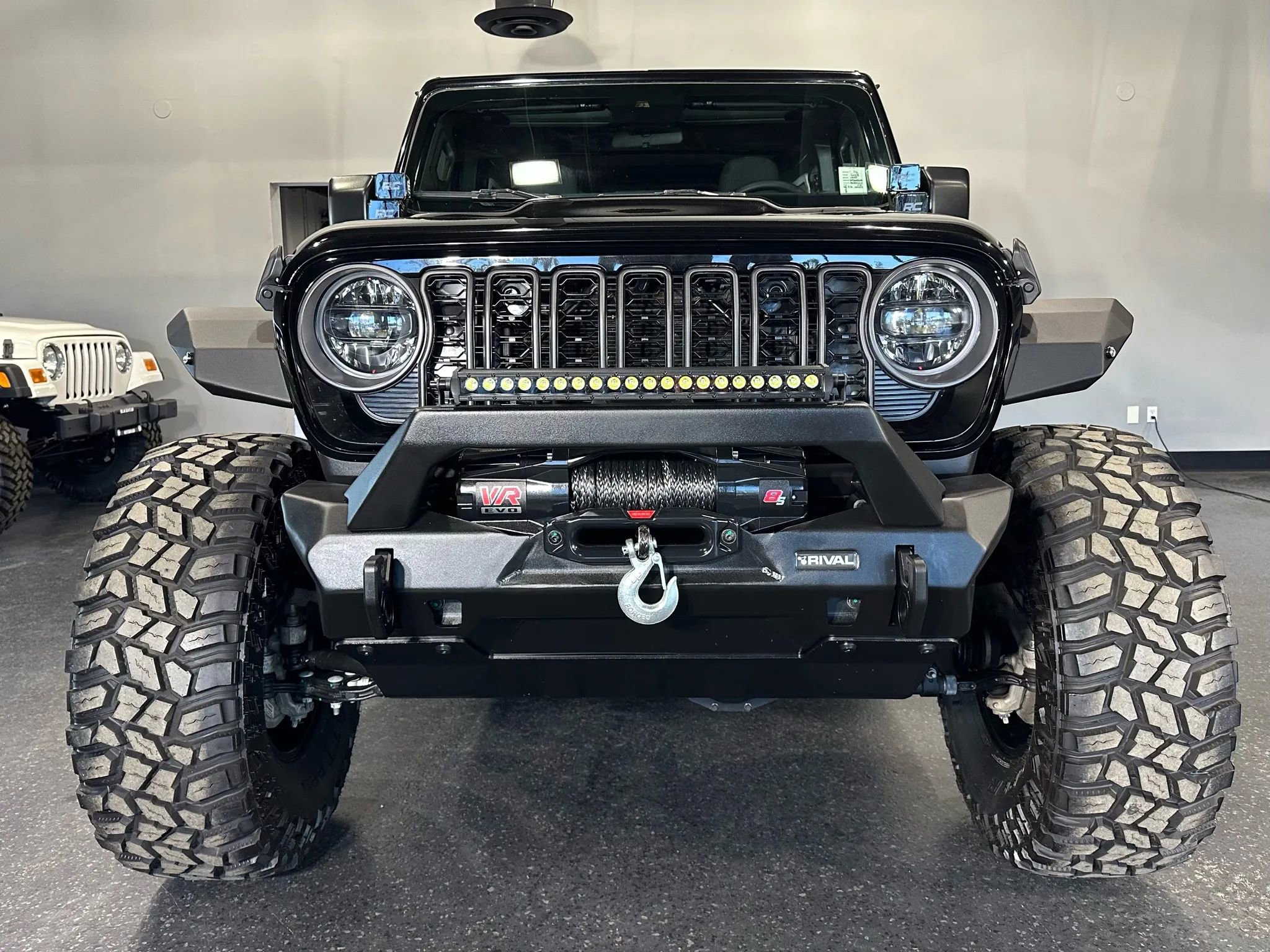 Used 2024 Jeep Wrangler Unlimited Rubicon image 3