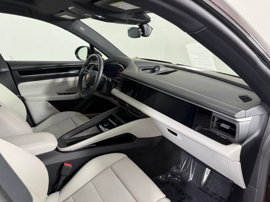 Certified 2025 Porsche Macan 4S Electric AWD/4WD image 15