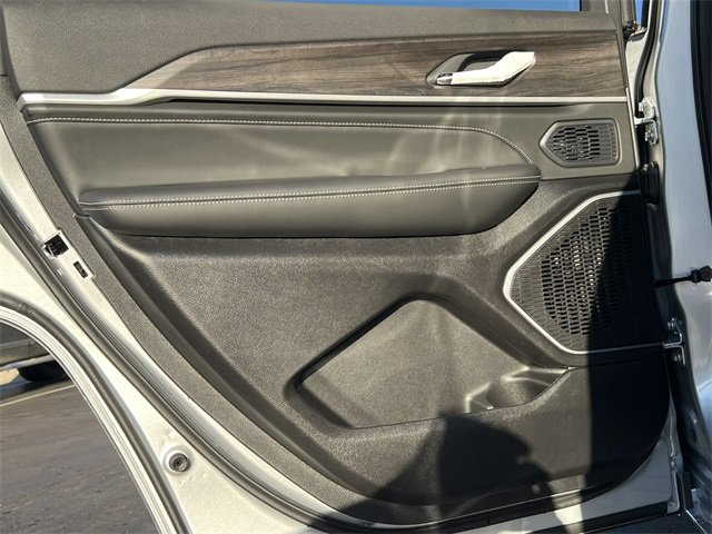 New 2026 Jeep Grand Cherokee L Limited image 32