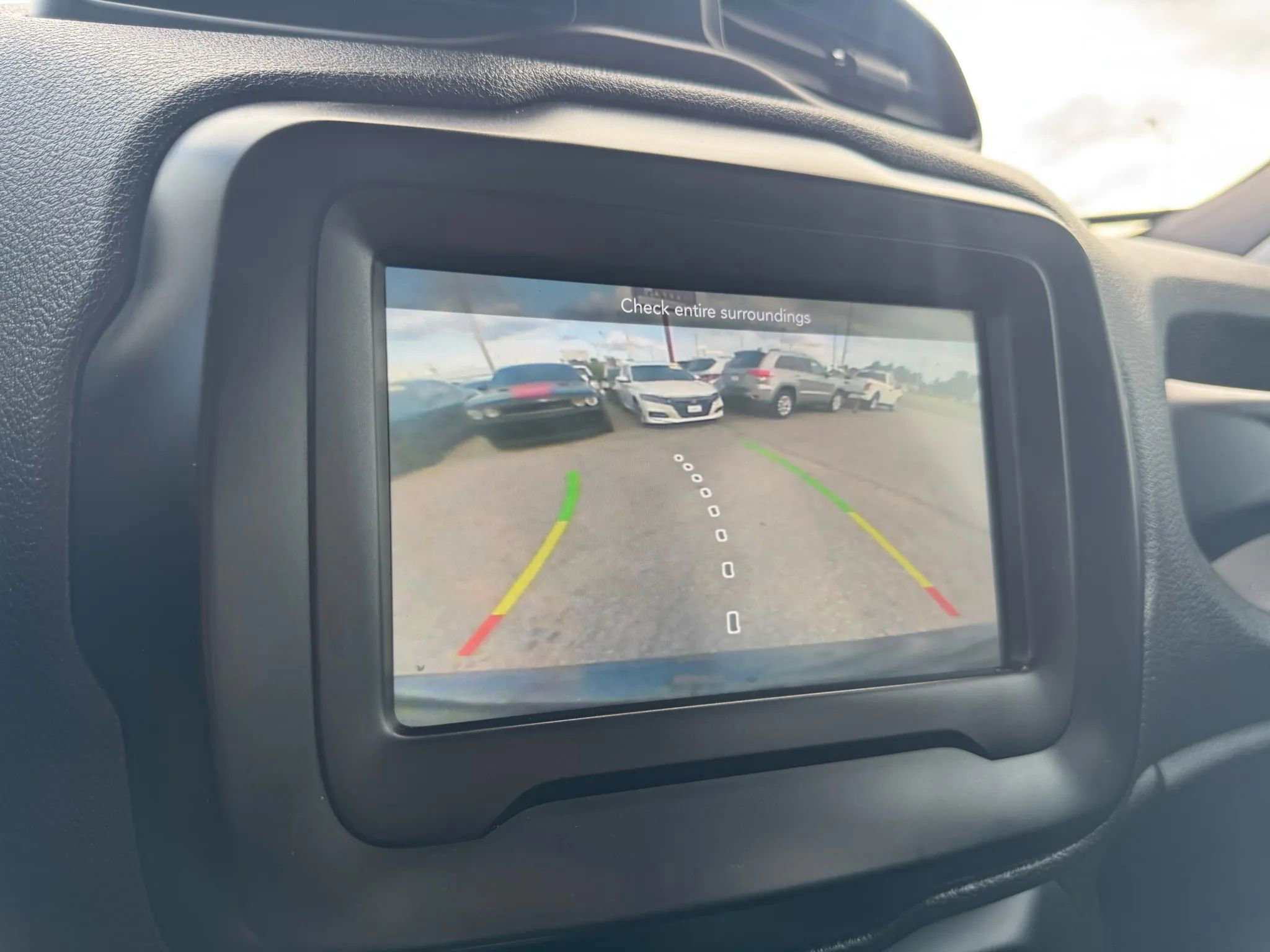 Used 2018 Jeep Renegade Latitude FWD image 29