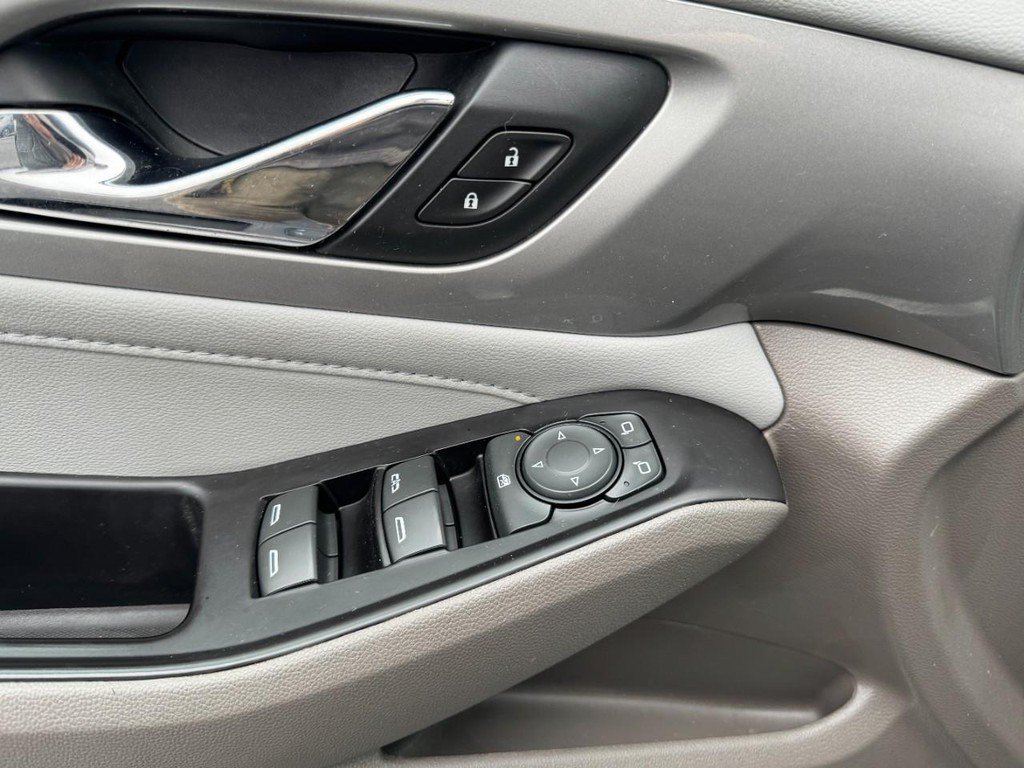 Used 2019 Chevrolet Traverse LT FWD image 15