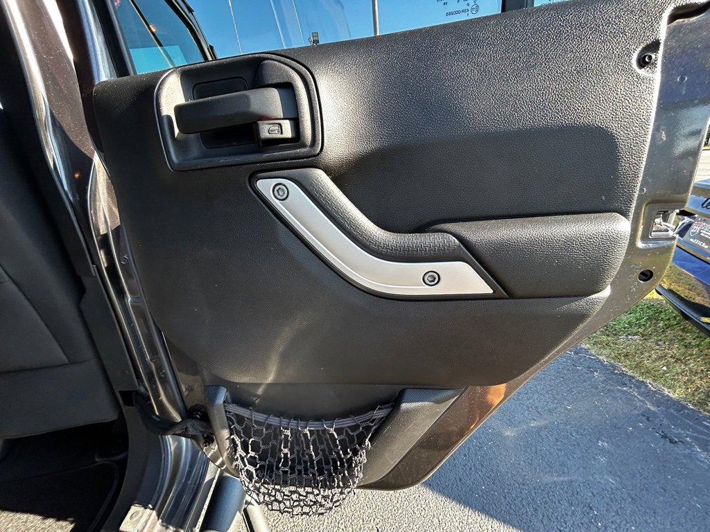 Used 2016 Jeep Wrangler Unlimited Sahara w/ Max Tow Package image 16