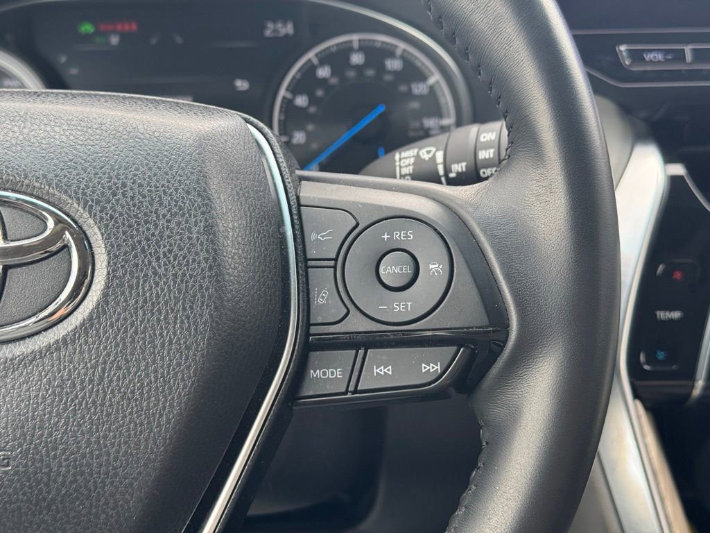 Certified 2023 Toyota Venza XLE AWD/4WD image 32