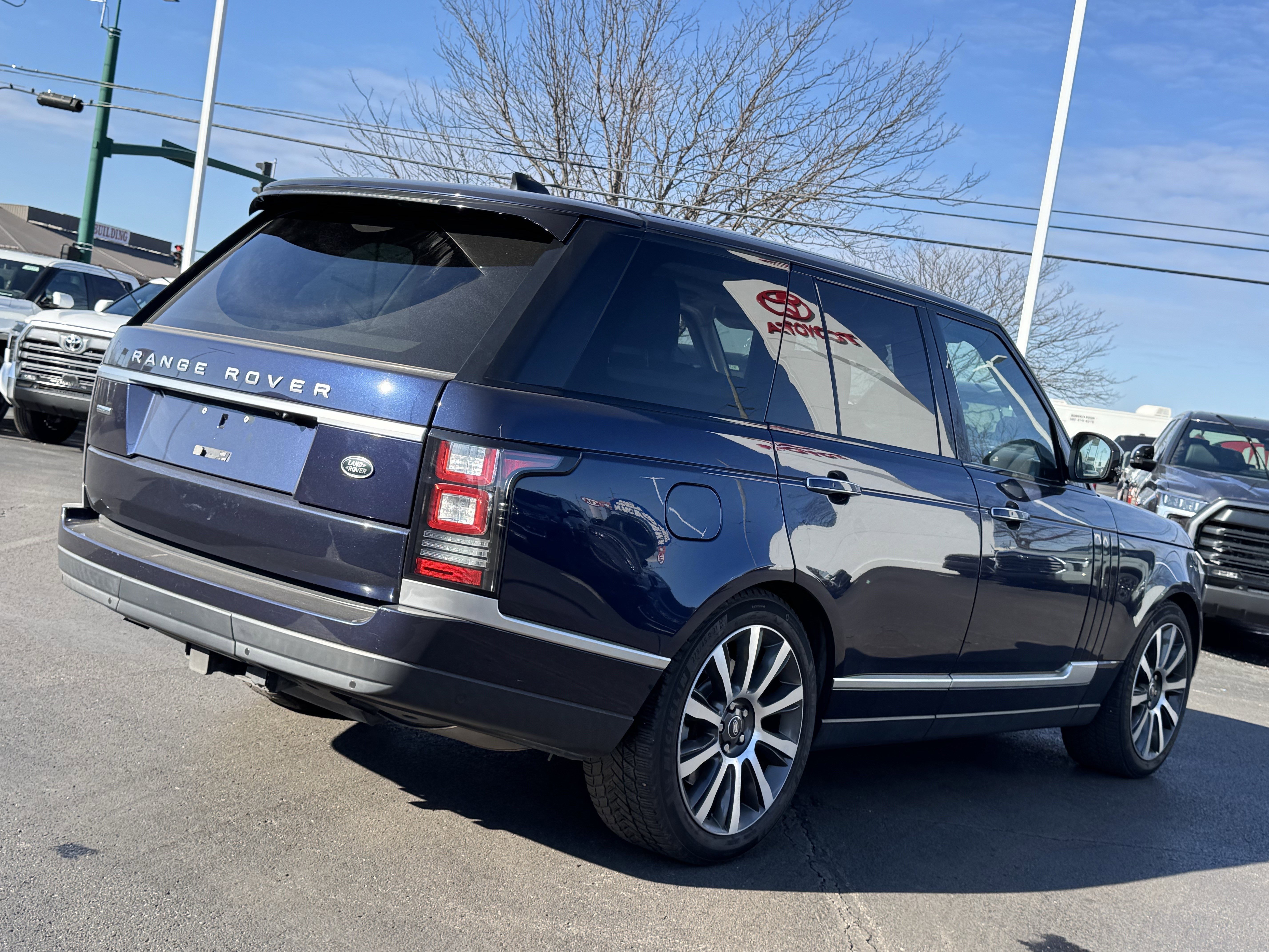 Used 2017 Land Rover Range Rover Autobiography image 16