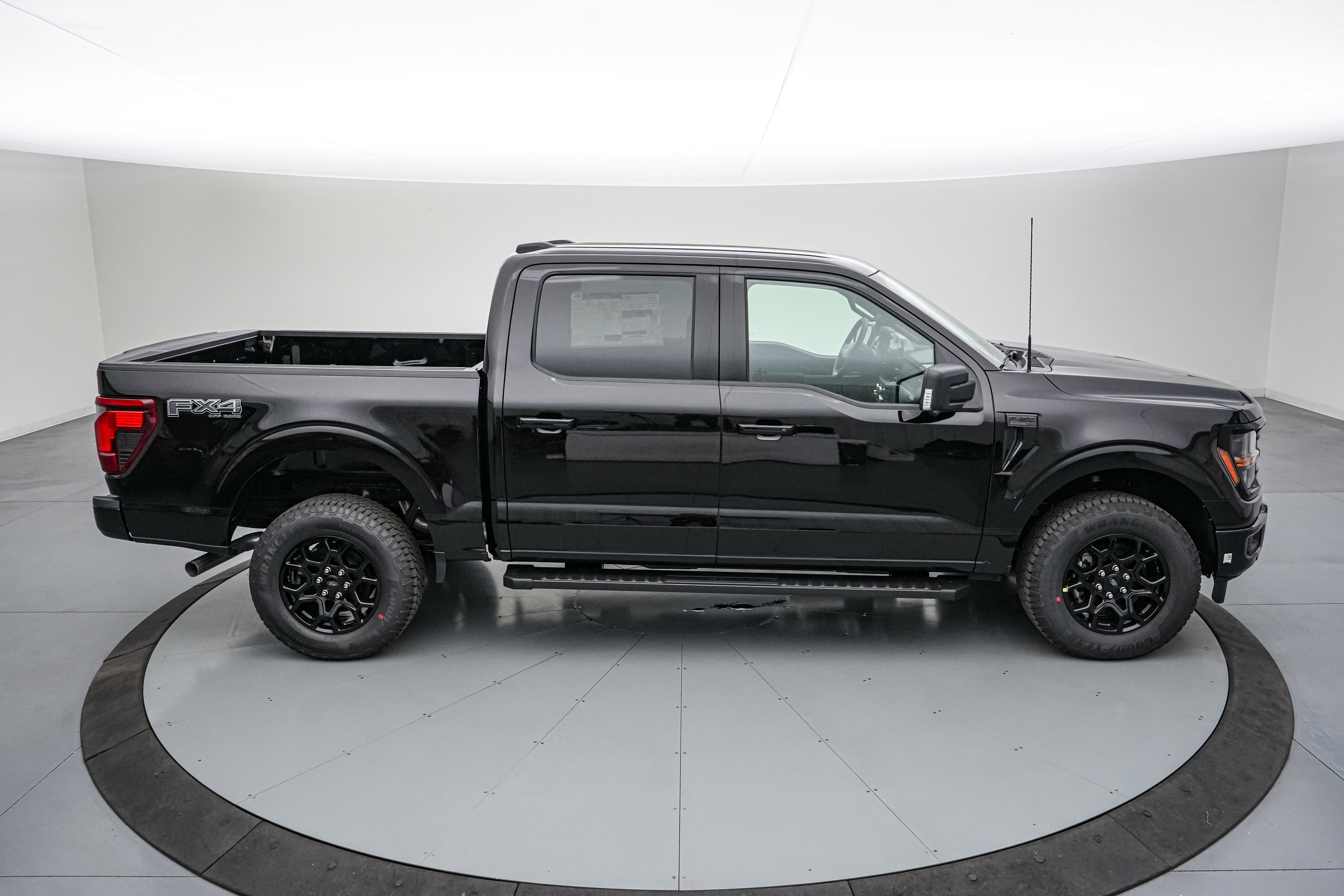 New 2026 Ford F150 XLT AWD/4WD image 3