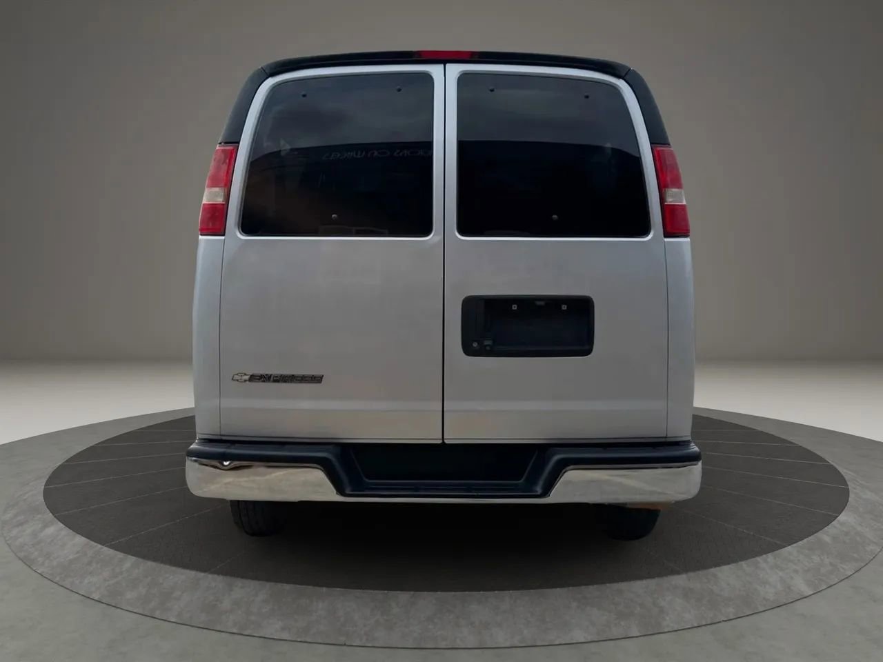 Used 2017 Chevrolet Express 3500 LT w/ LT Preferred Equipment Group image 7